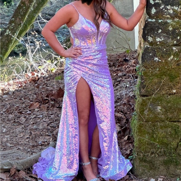 Gorgeous Shimmering evening gown. Great for prom! It’s in excellent condition! - Picture 1 of 3